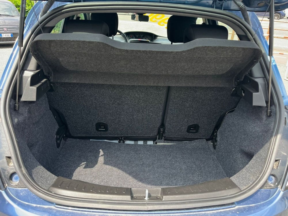 Lancia Ypsilon usata a Milano (10)