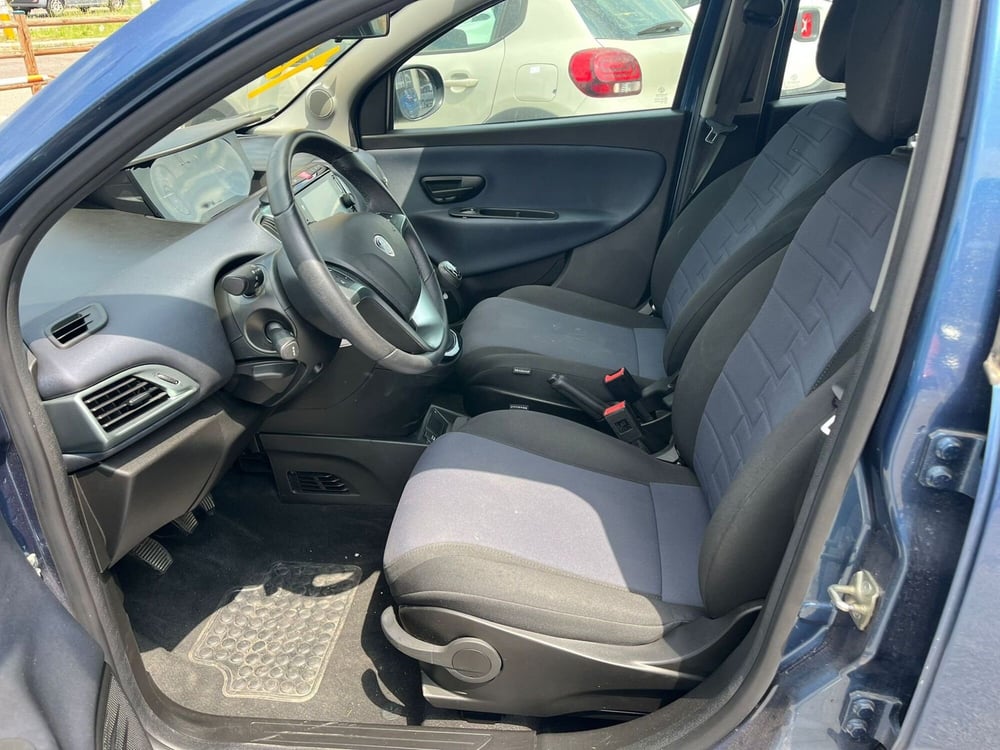 Lancia Ypsilon usata a Milano (11)