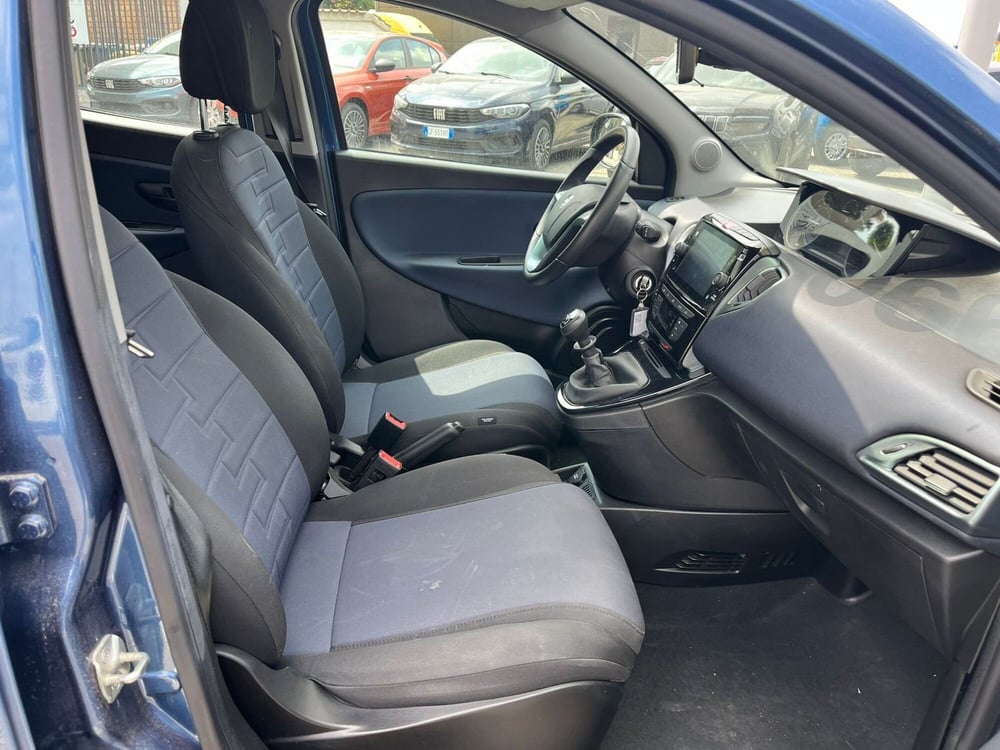Lancia Ypsilon usata a Milano (12)