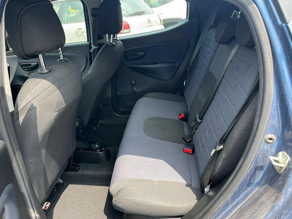Lancia Ypsilon usata a Milano (13)