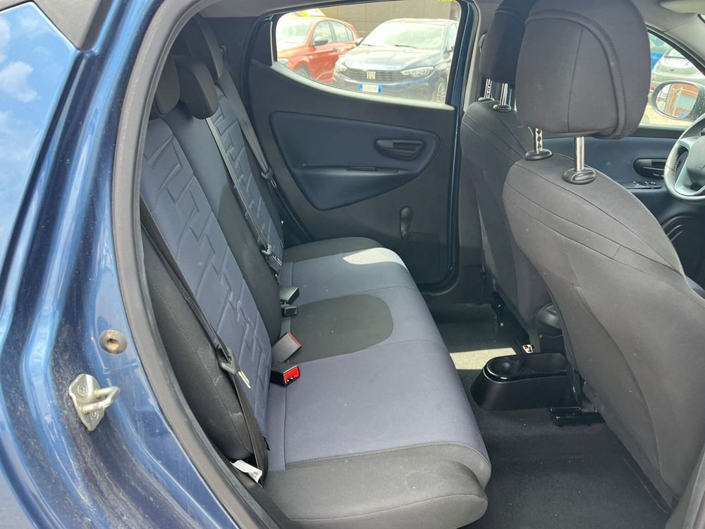 Lancia Ypsilon usata a Milano (15)