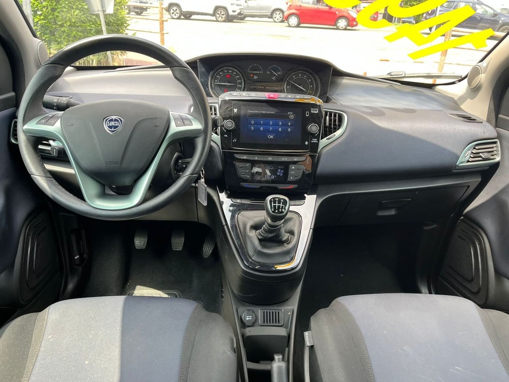 Lancia Ypsilon usata a Milano (16)