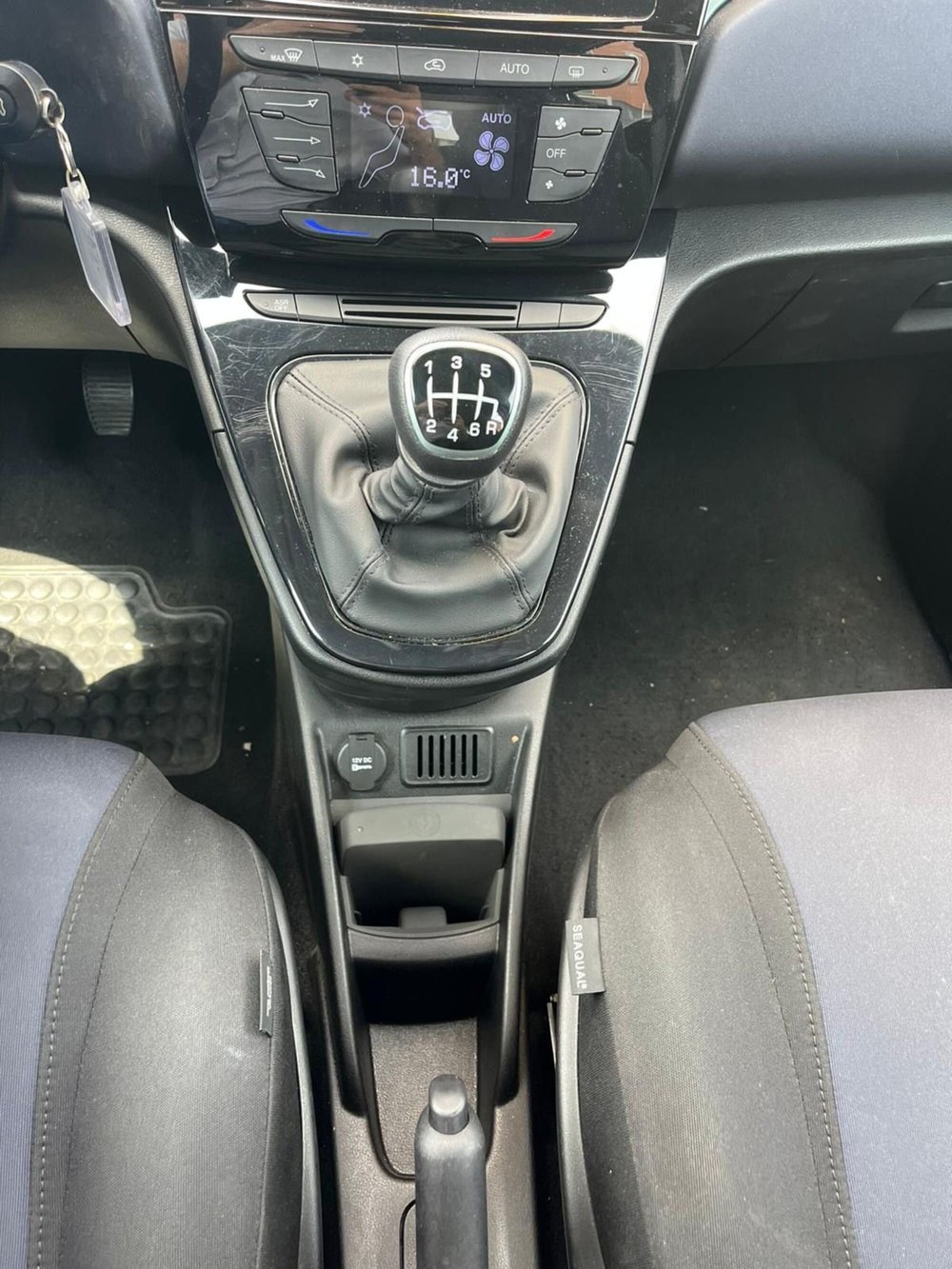 Lancia Ypsilon usata a Milano (18)