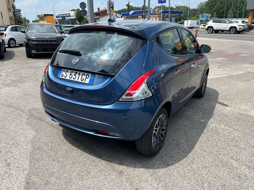 Lancia Ypsilon usata a Milano (7)