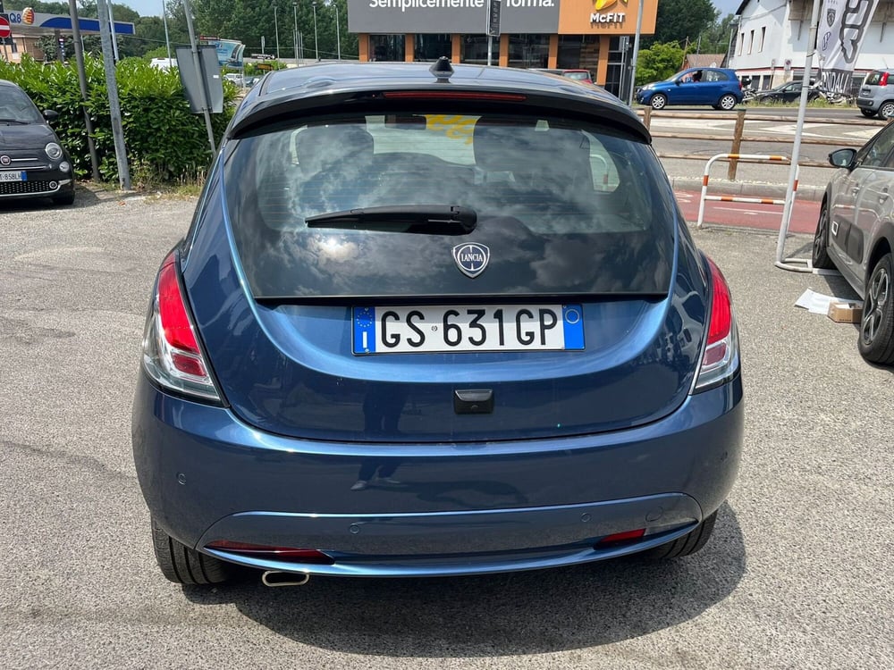 Lancia Ypsilon usata a Milano (8)