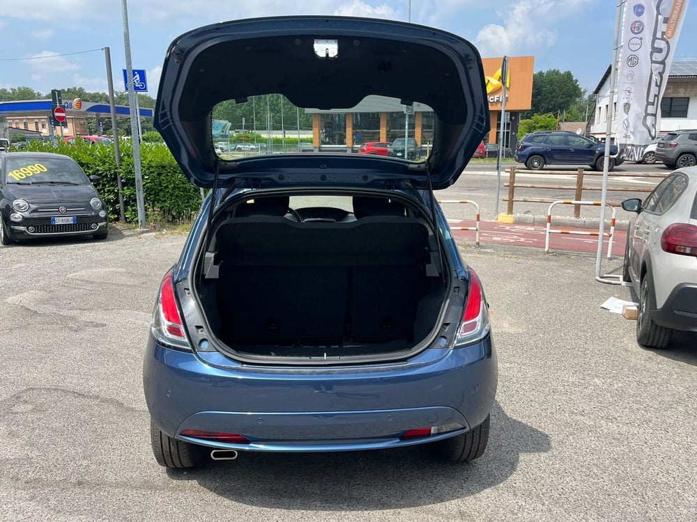 Lancia Ypsilon usata a Milano (9)
