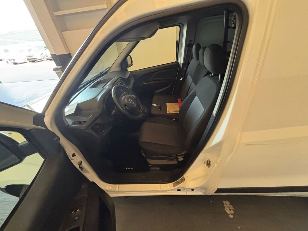 Fiat Doblò Furgone usata a Milano (11)