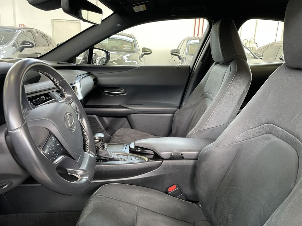 Lexus UX usata a Treviso (10)