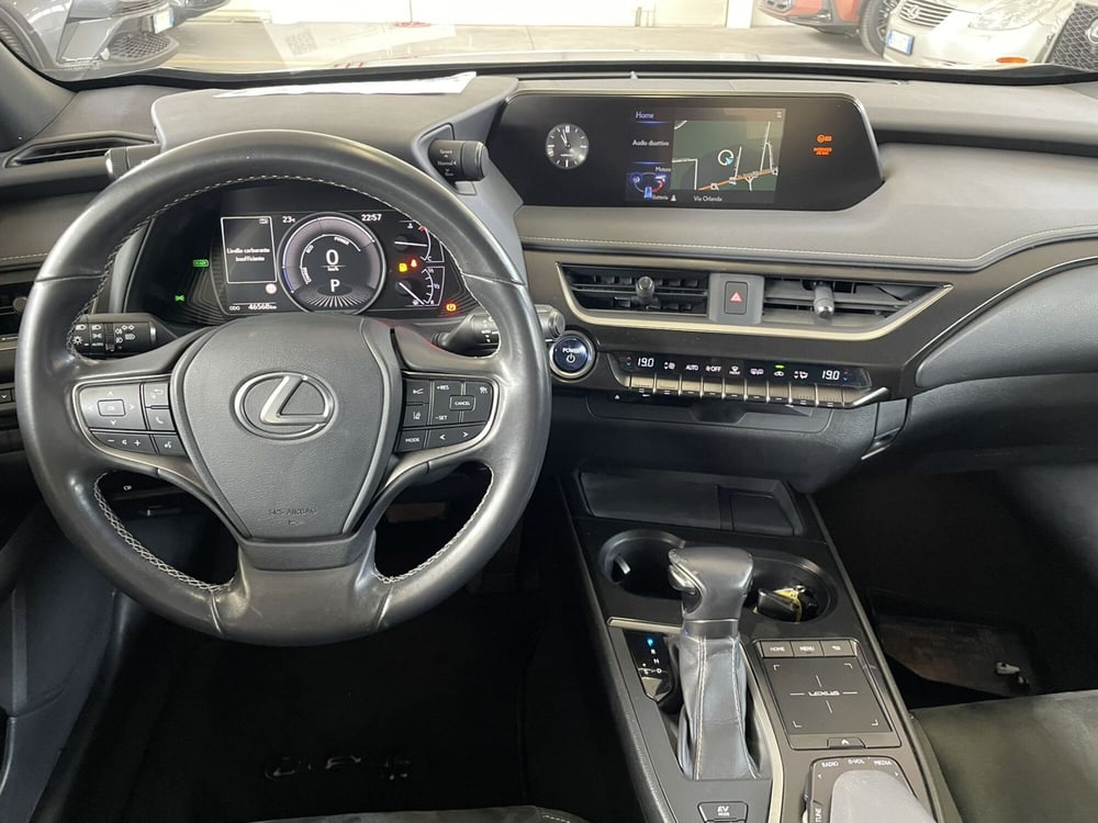 Lexus UX usata a Treviso (12)