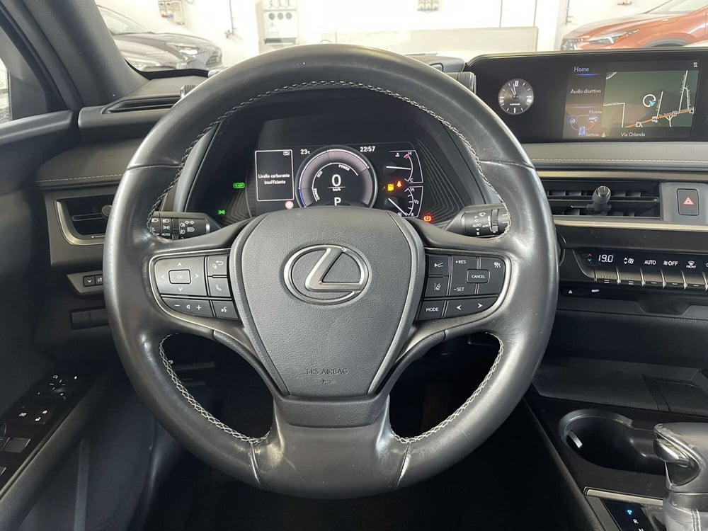 Lexus UX usata a Treviso (13)