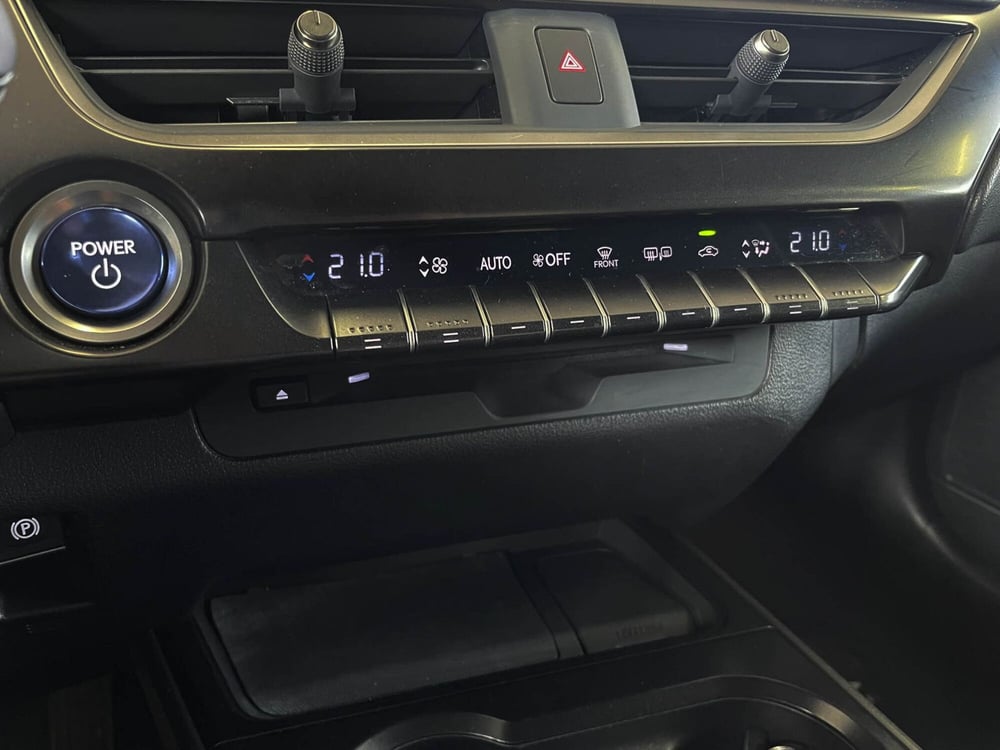 Lexus UX usata a Treviso (15)