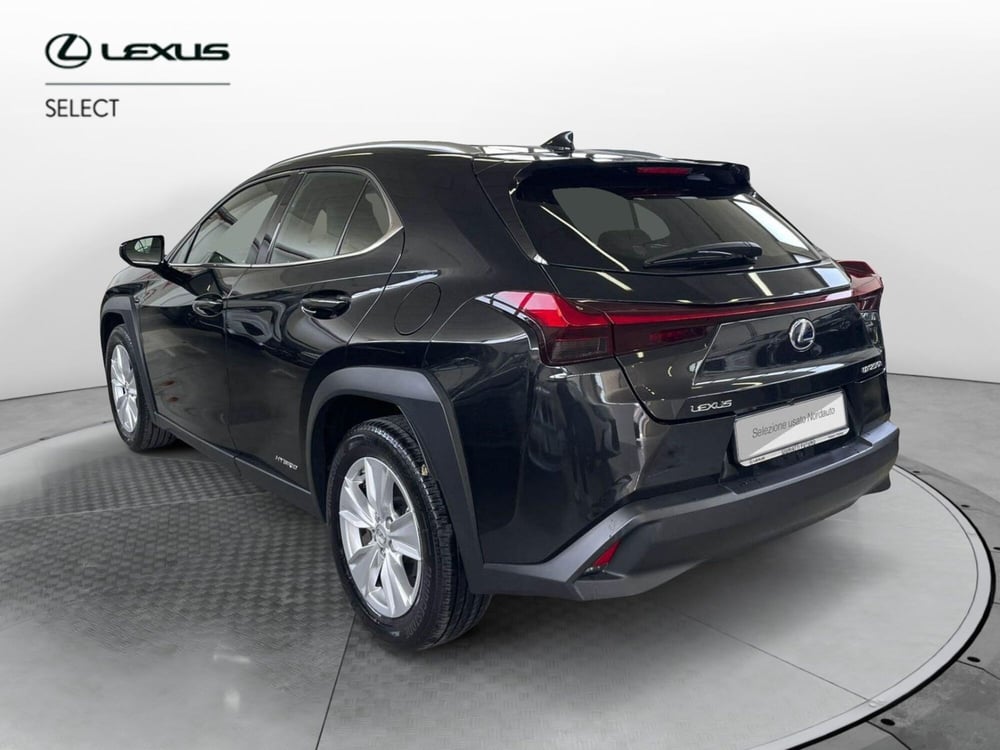 Lexus UX usata a Treviso (7)