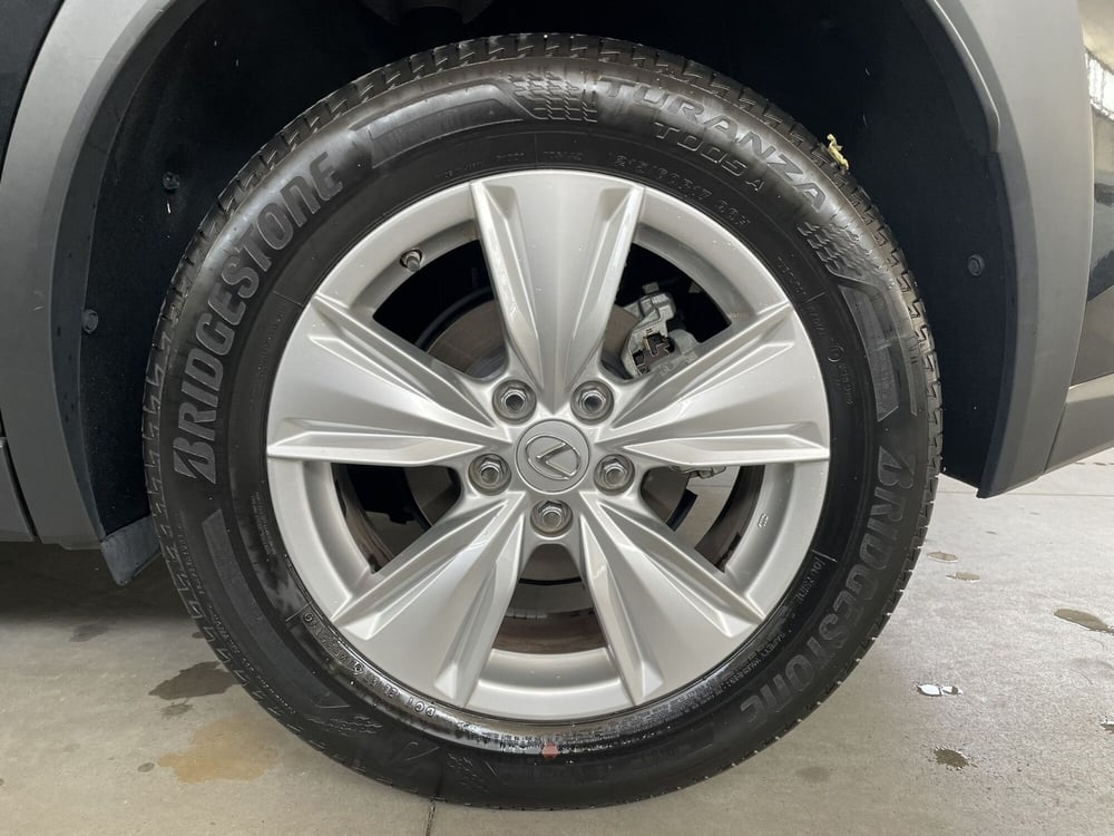 Lexus UX usata a Treviso (8)