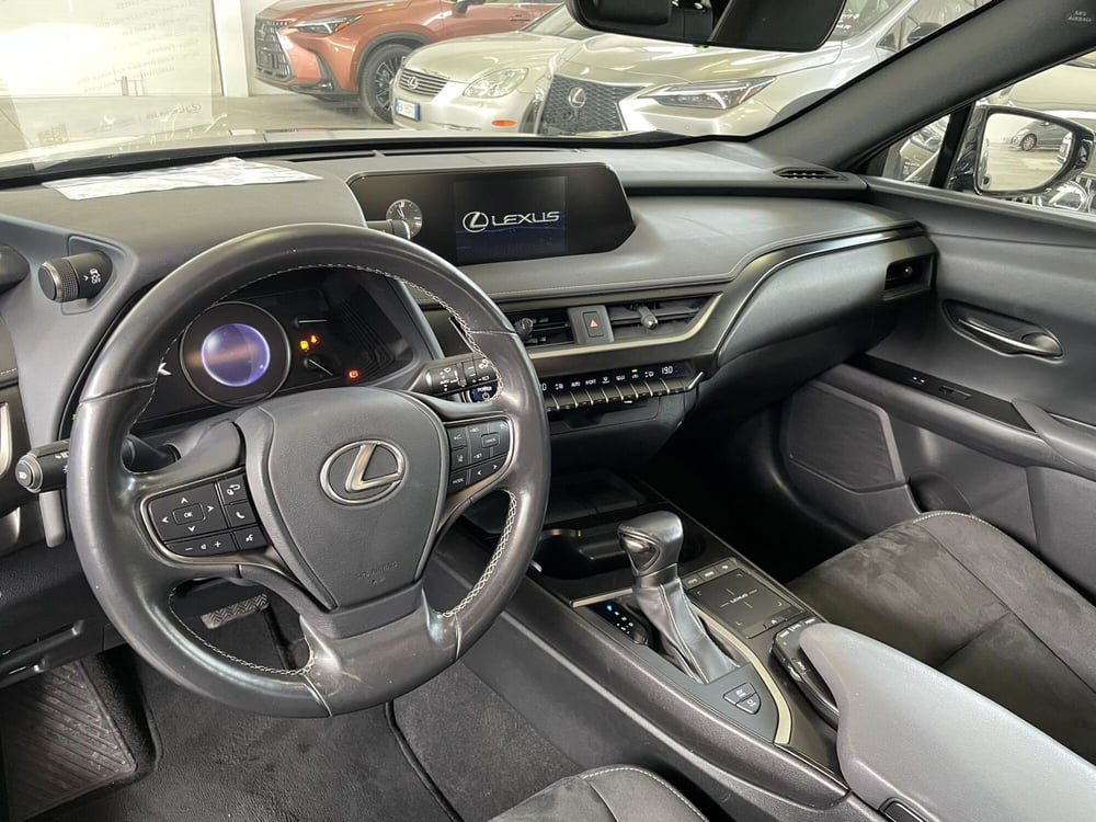 Lexus UX usata a Treviso (9)