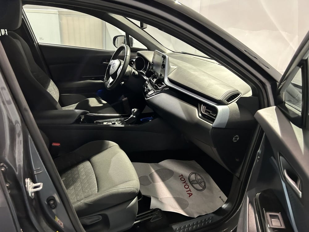 Toyota Toyota C-HR usata a Milano (6)