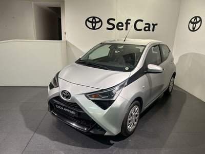 Toyota Aygo Connect 1.0 VVT-i 72 CV 5 porte x-play del 2020 usata a Milano