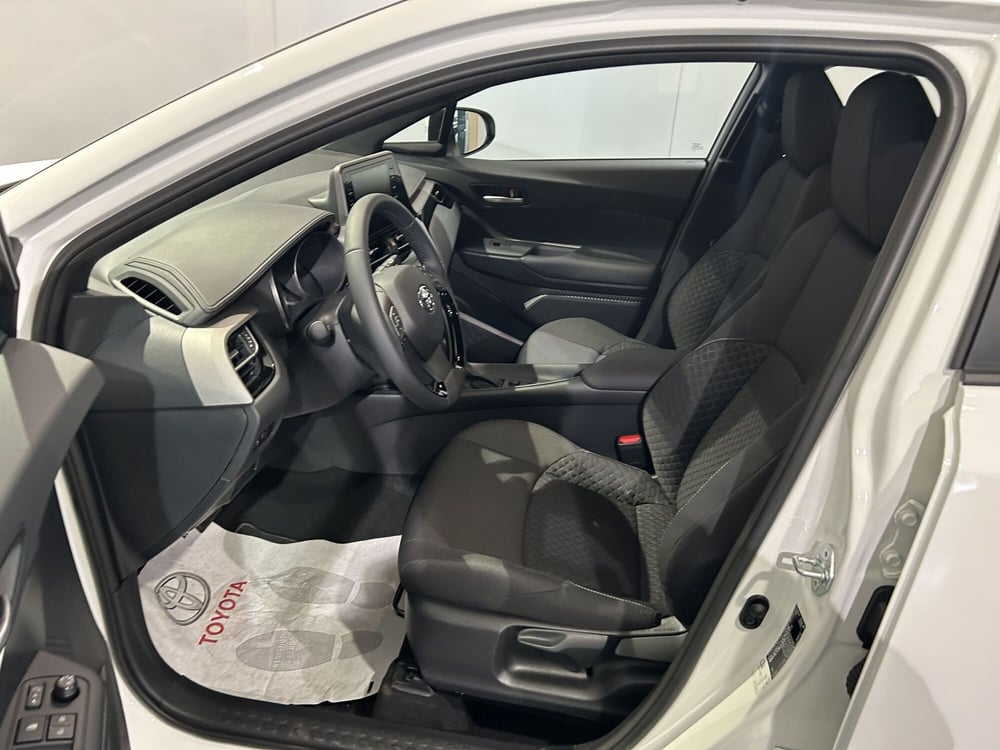 Toyota Toyota C-HR usata a Milano (11)