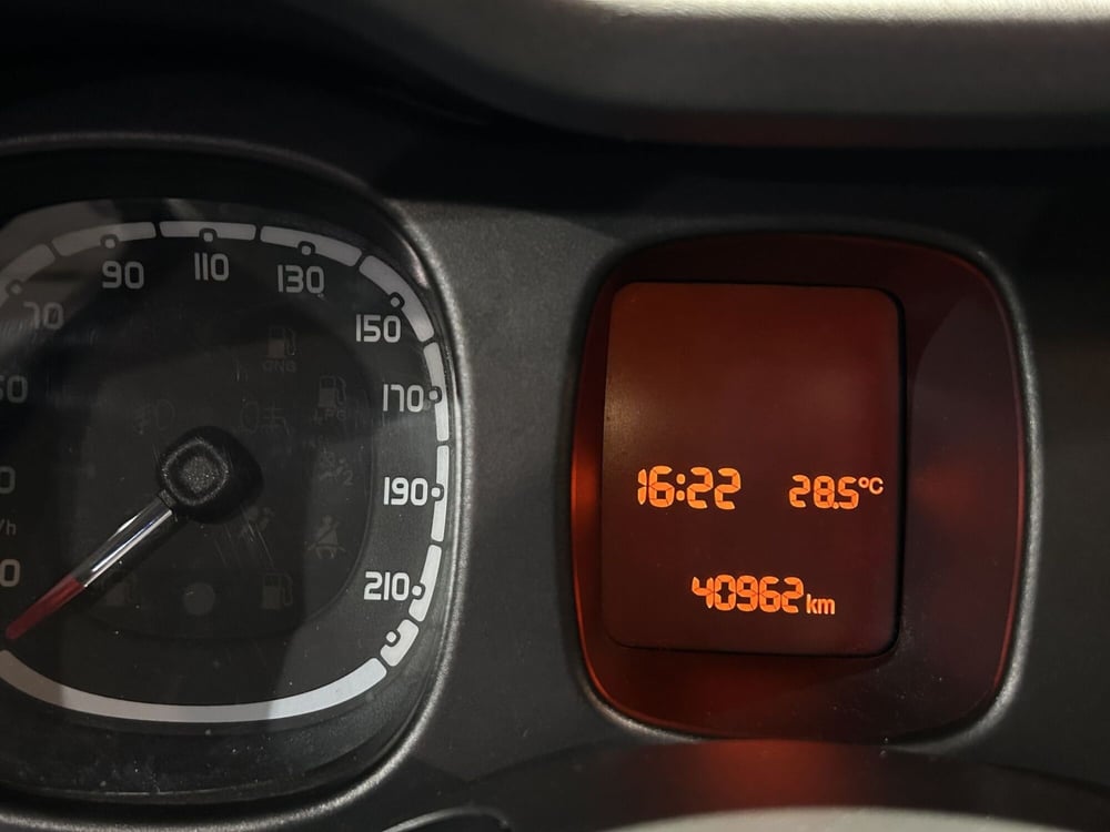 Fiat Panda Cross usata a Milano (9)