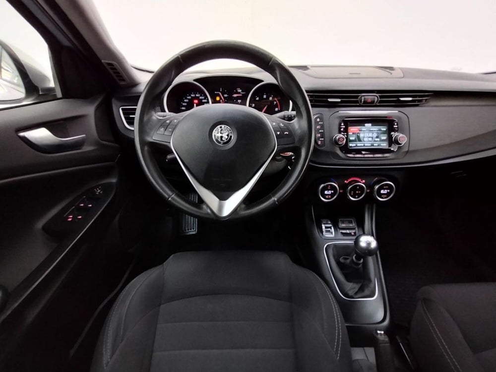 Alfa Romeo Giulietta usata a Como (10)