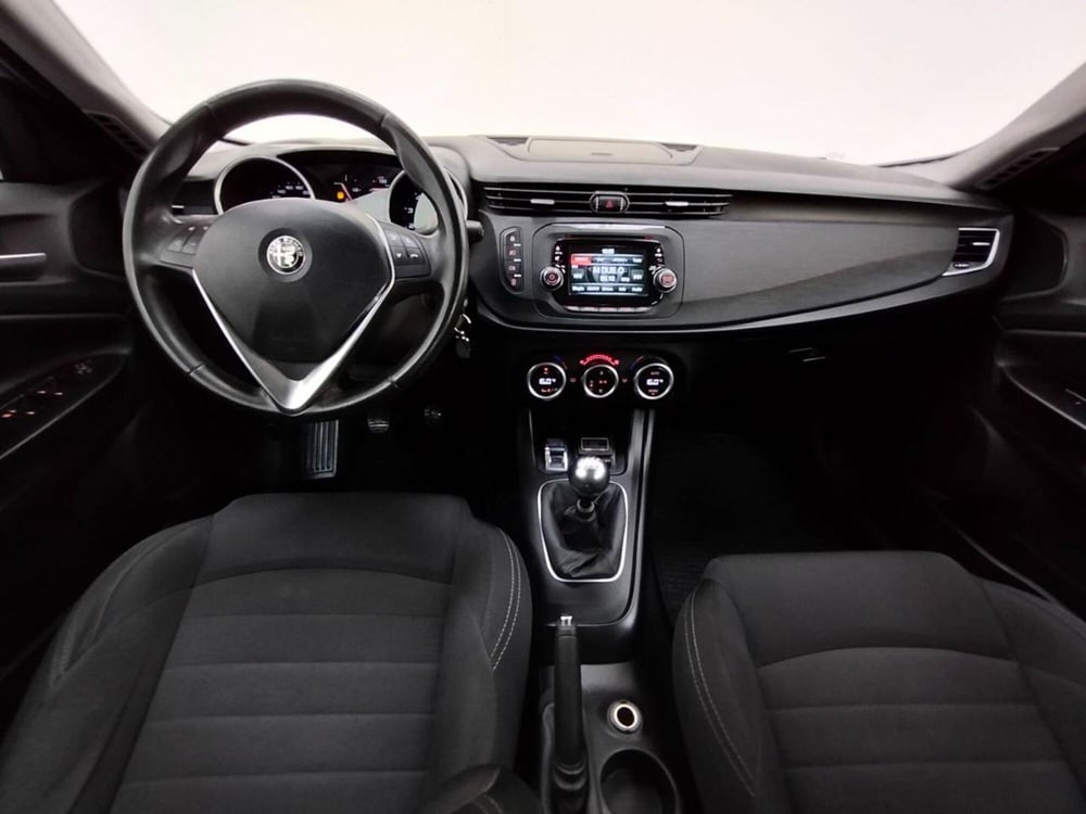 Alfa Romeo Giulietta usata a Como (4)