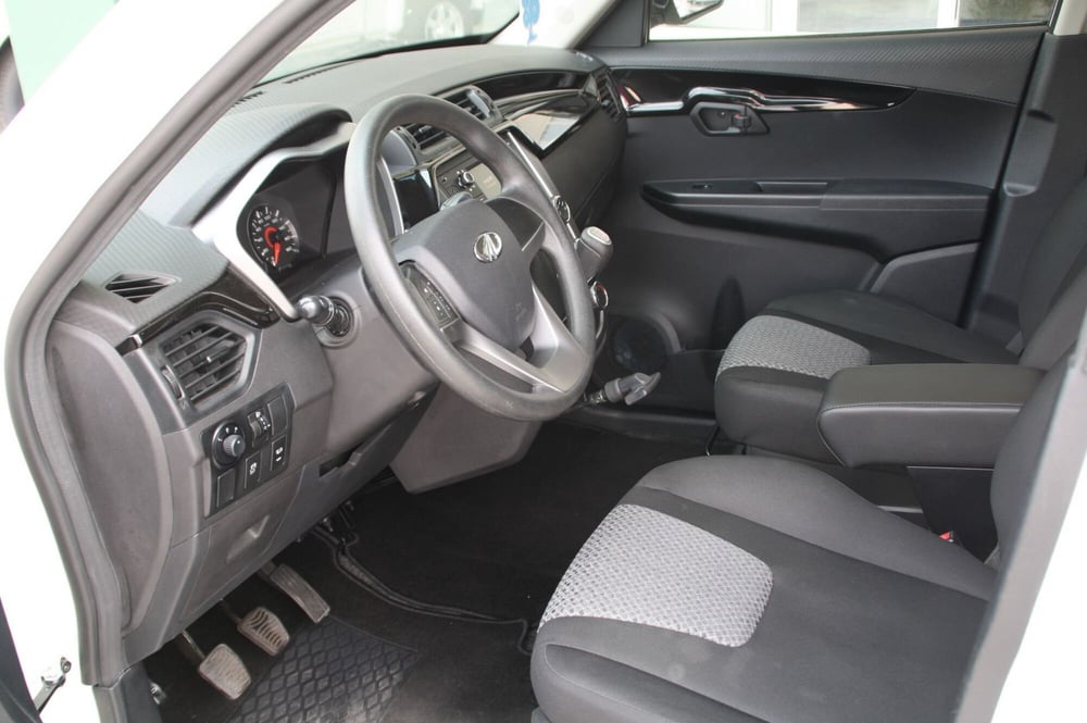 Mahindra KUV100 usata a Pordenone (9)