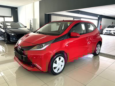 Toyota Aygo 1.0 VVT-i 69 CV 5 porte x-play del 2016 usata a Ferrara