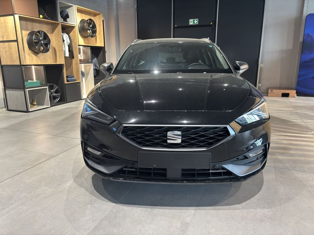 SEAT Leon ST nuova a Ferrara (2)