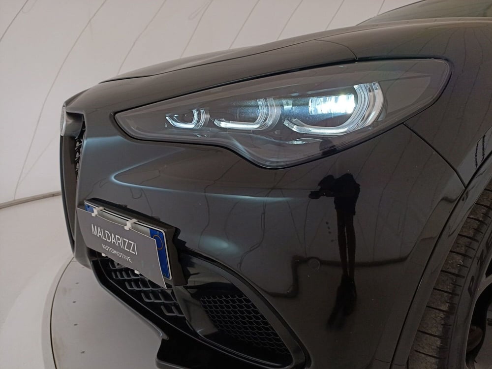 Alfa Romeo Stelvio usata a Bari (12)