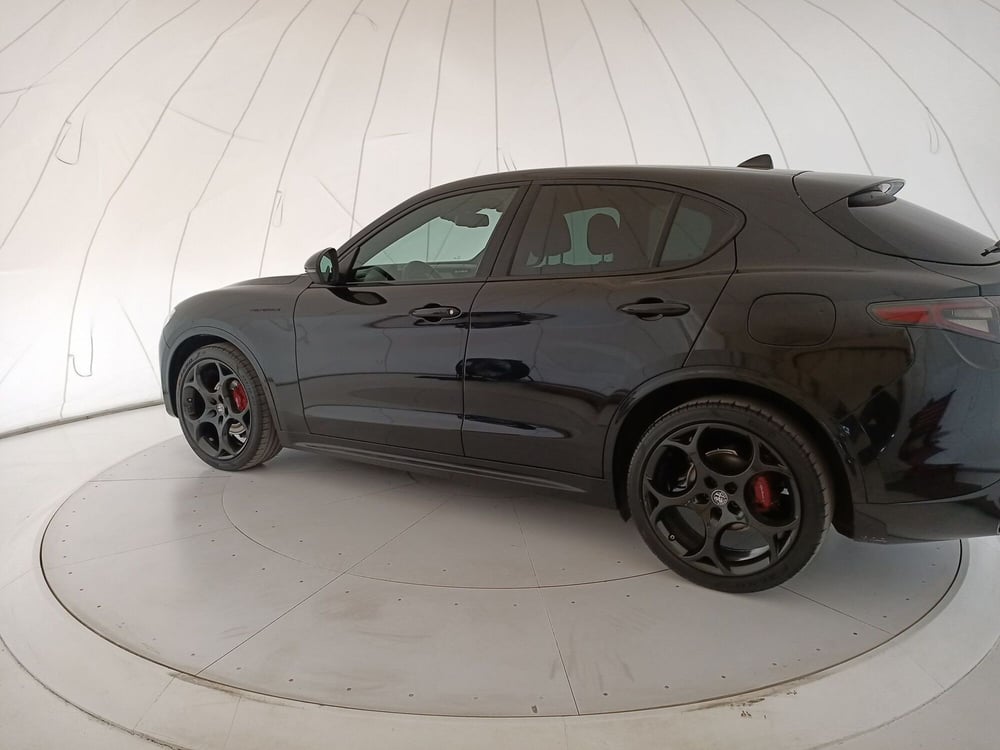 Alfa Romeo Stelvio usata a Bari (3)