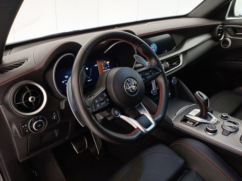 Alfa Romeo Stelvio usata a Bari (5)