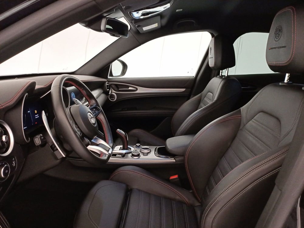 Alfa Romeo Stelvio usata a Bari (6)