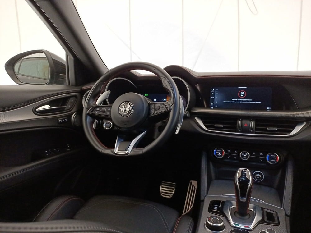 Alfa Romeo Stelvio usata a Bari (9)