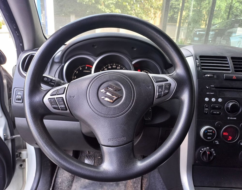 Suzuki Grand Vitara usata a Milano (11)