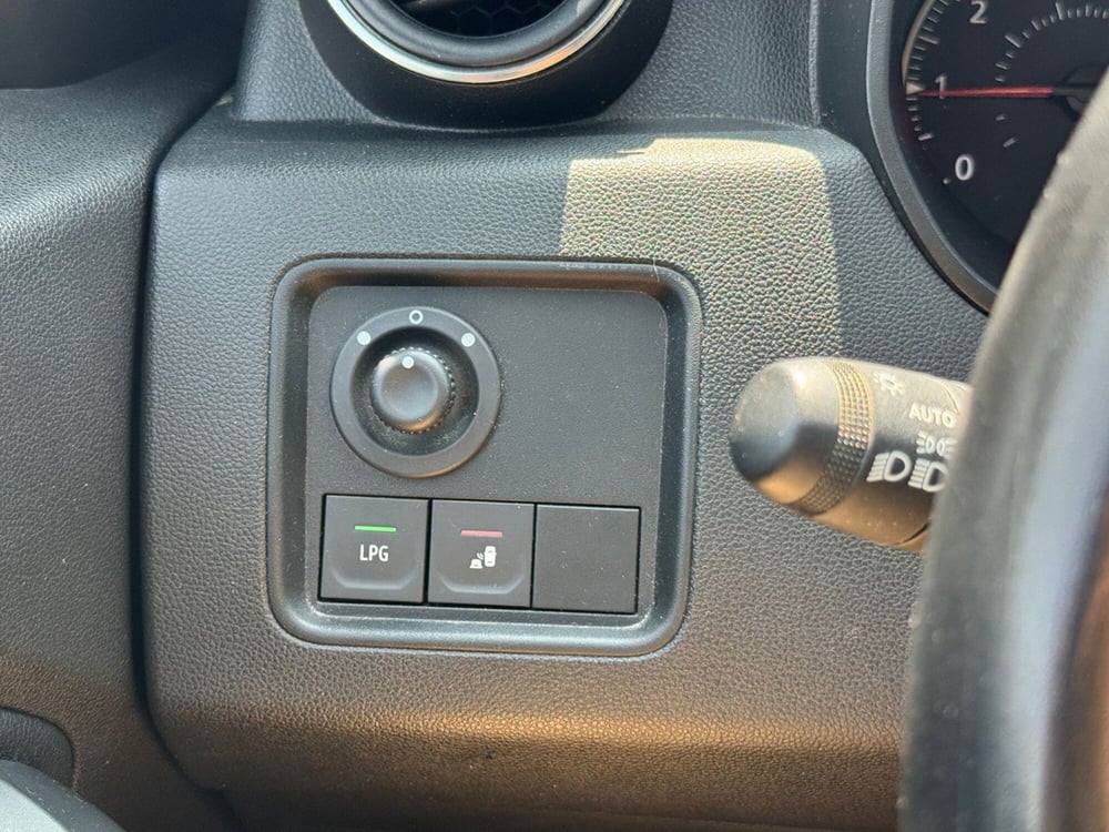 Dacia Duster usata a Pavia (14)