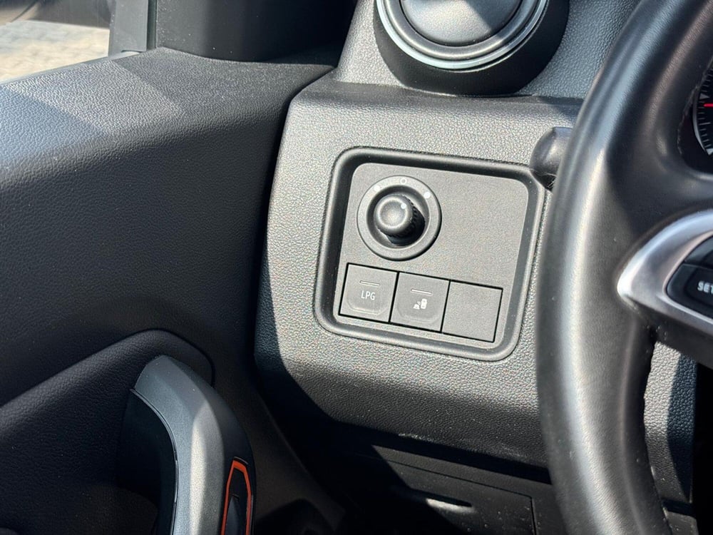 Dacia Duster usata a Pavia (13)