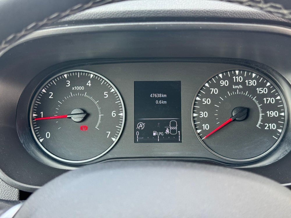 Dacia Duster usata a Pavia (9)