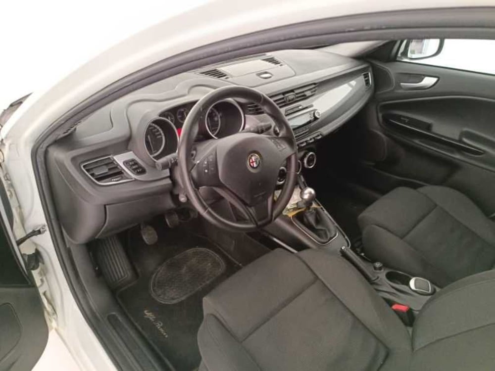Alfa Romeo Giulietta usata a Treviso (10)
