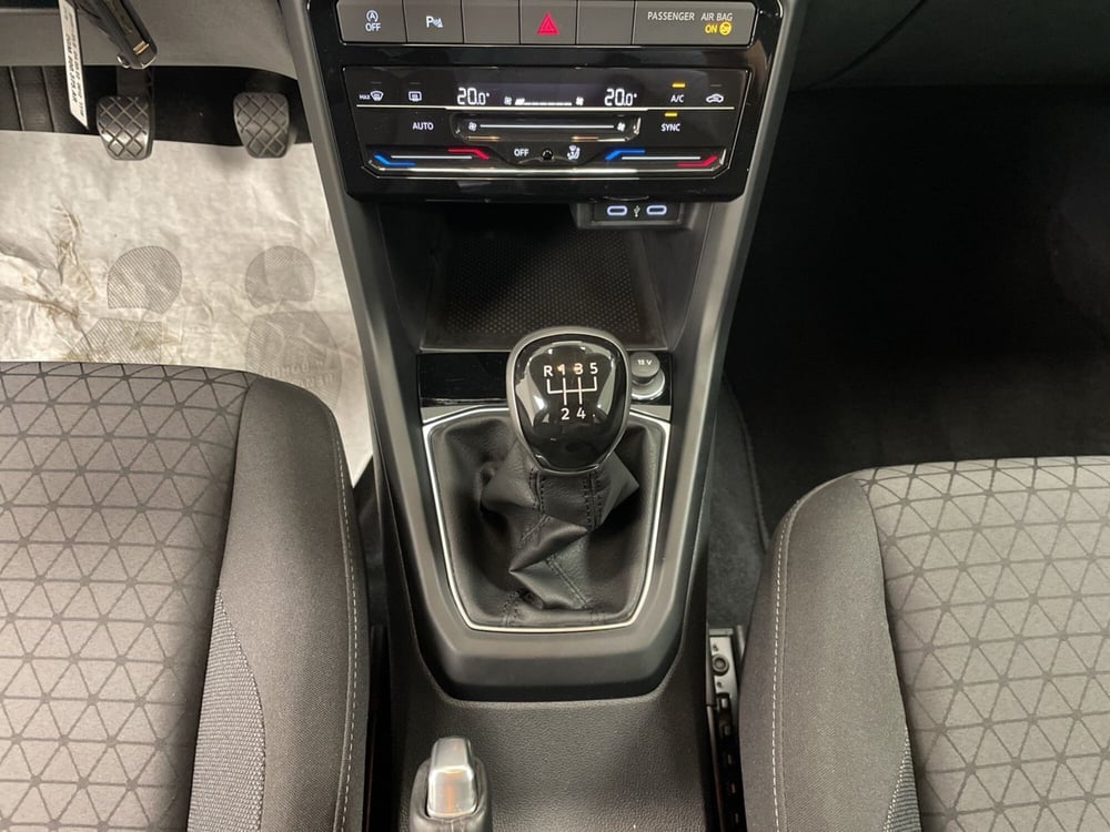 Volkswagen T-Cross usata a Varese (17)