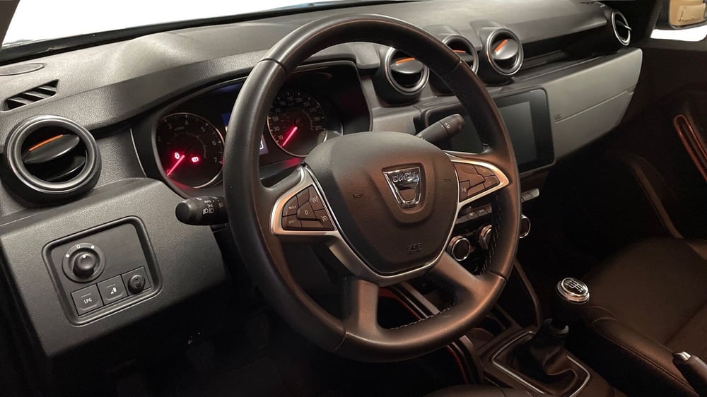 Dacia Duster usata a Varese (7)