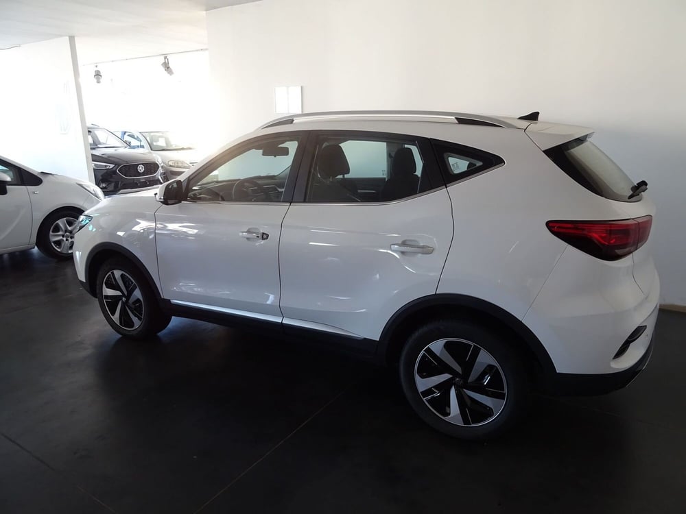 Mg ZS EV nuova a Lucca (3)