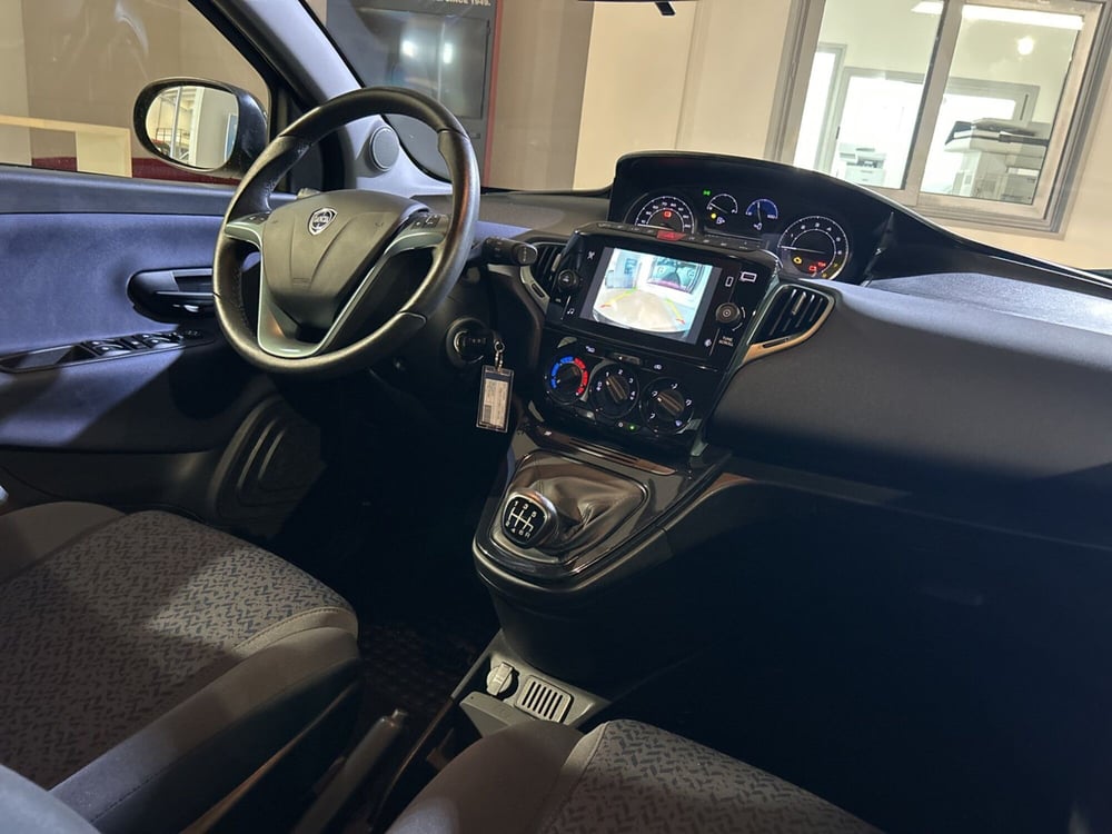Lancia Ypsilon usata a Bergamo (10)