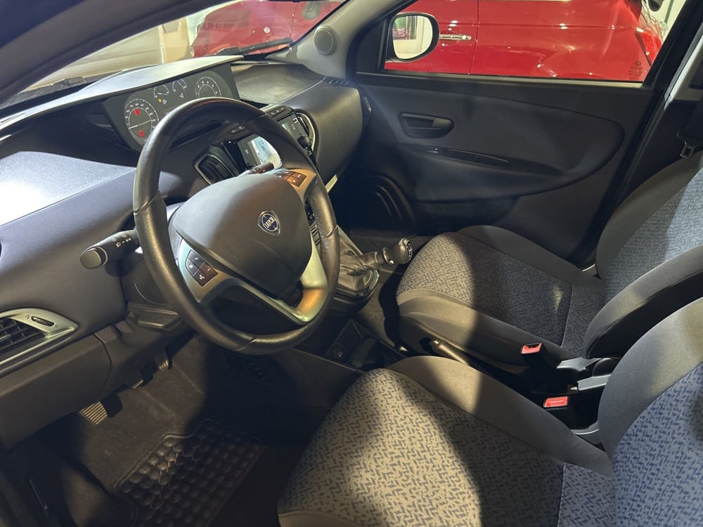 Lancia Ypsilon usata a Bergamo (11)