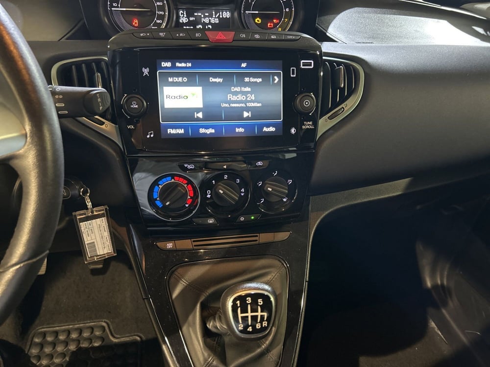 Lancia Ypsilon usata a Bergamo (14)