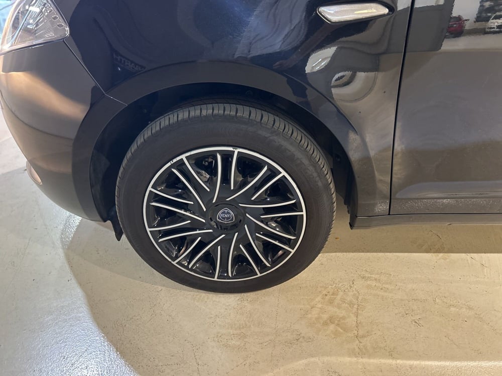 Lancia Ypsilon usata a Bergamo (17)