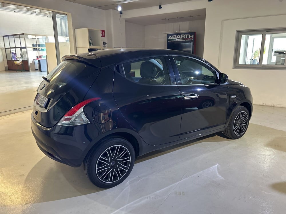 Lancia Ypsilon usata a Bergamo (5)