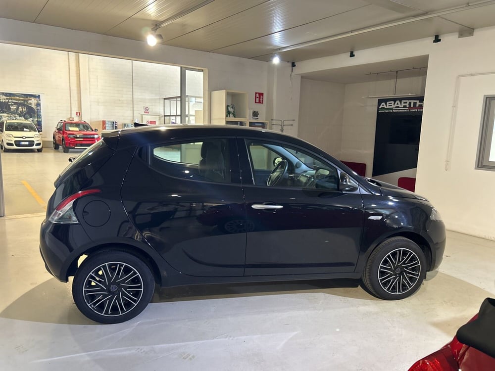 Lancia Ypsilon usata a Bergamo (6)