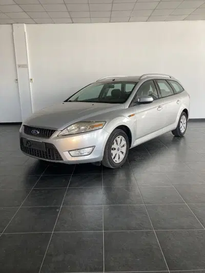 Ford Mondeo Station Wagon 2.0 TDCi 140 CV Station Wagon Titanium DPF del 2010 usata a San Severo