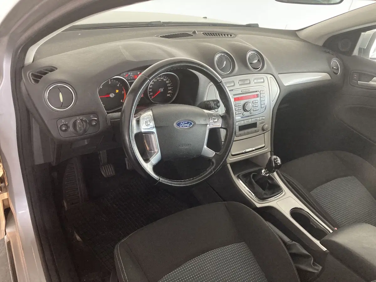 Ford Mondeo Station Wagon usata a Foggia (9)