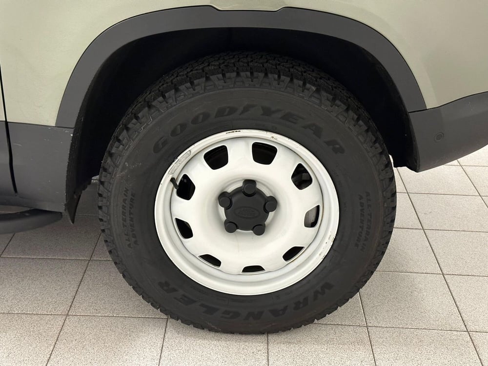 Land Rover Defender usata a Novara (9)