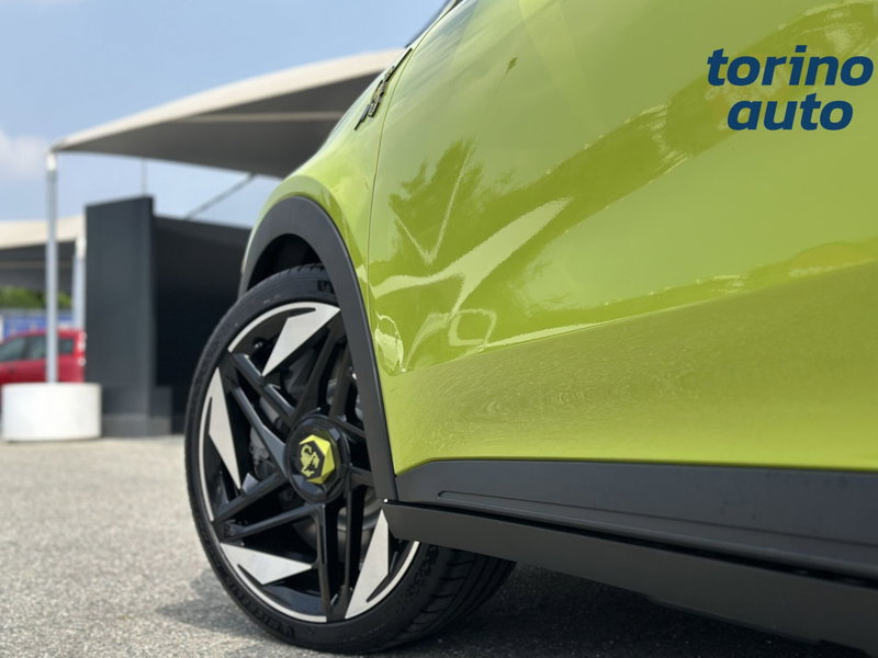 Abarth 600e nuova a Torino (10)